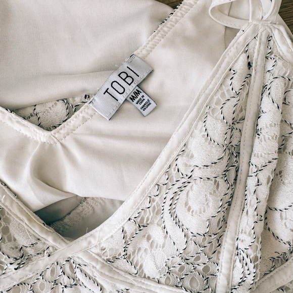 Tobi Lace bodysuit - Picture 3 of 3